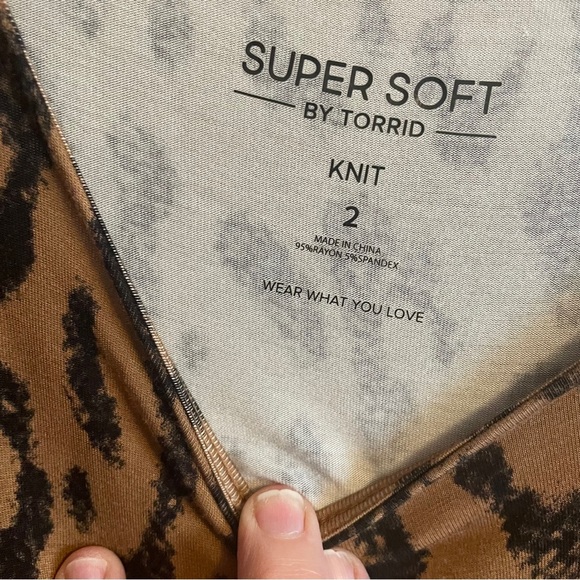 Torrid Super Soft Faux Wrap Front-Knotted
Leopard Dress Brown-Size 2X - Picture 8 of 11